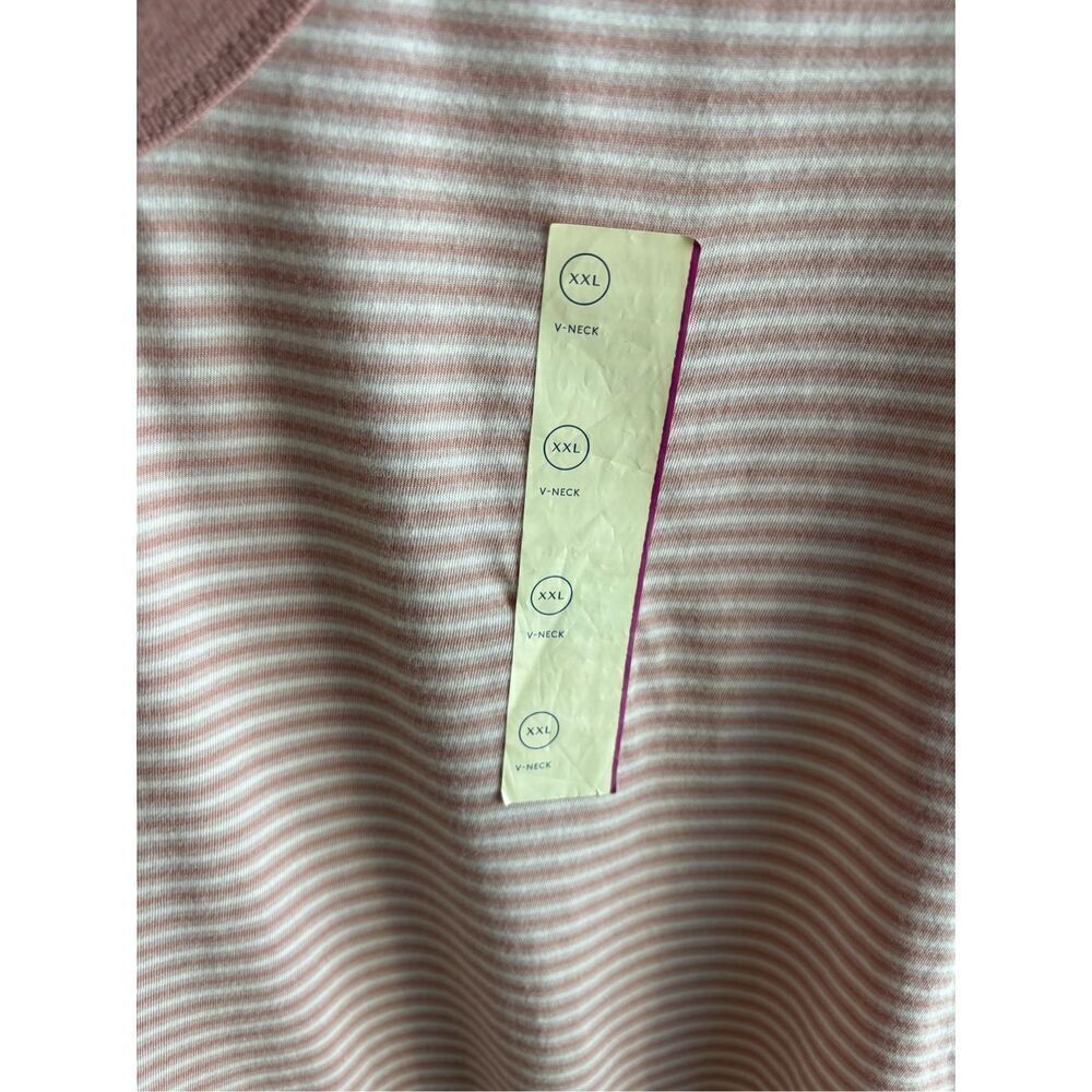 ❤️Universal Thread V-Neck Tee 2X - Picture 3 of 6